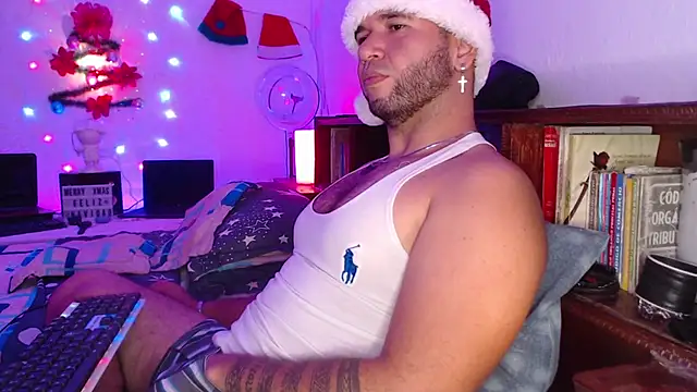 Snapshot of Xein_WoIf chatting on December 17, 1:39 am Xein WoIf online show from December 17, 1:39 am