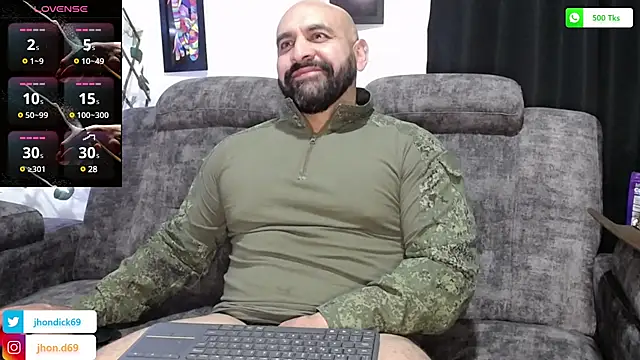 Snapshot of JD-69 chatting on February 28, 12:10 am JD-69 online show from February 28, 12:10 am