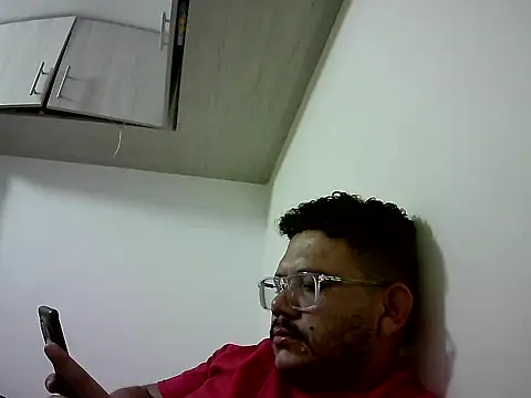 Snapshot of Phillipsglass chatting on October 21, 12:03 am Phillipsglass online show from October 21, 12:03 am