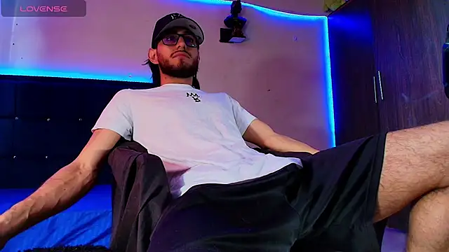 kuzzcoo online show from November 4, 3:13 pm