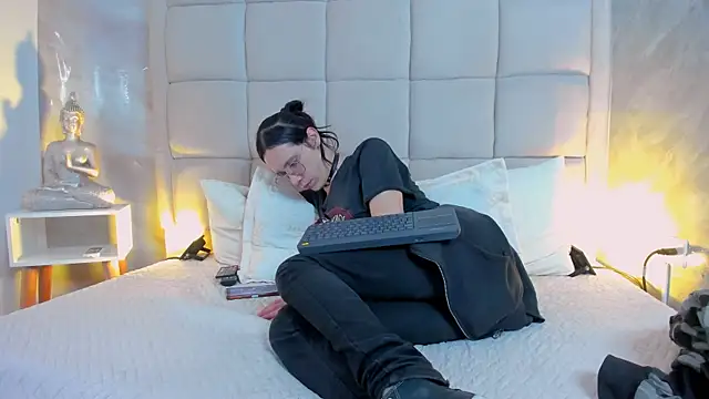 Hecatee 77 online show from December 3, 7:53 pm