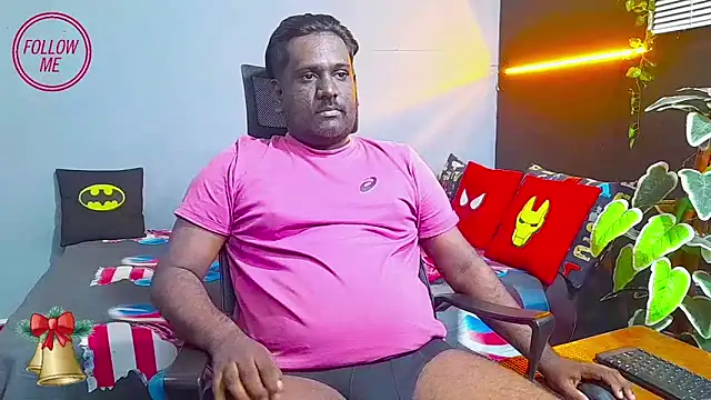 Rayansmith  online show from December 13, 7:10 pm