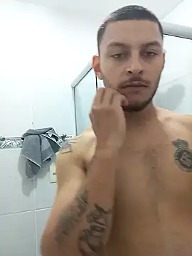 Snapshot of emrehliug12 chatting on December 17, 4:12 am emrehliug12 online show from December 17, 4:12 am