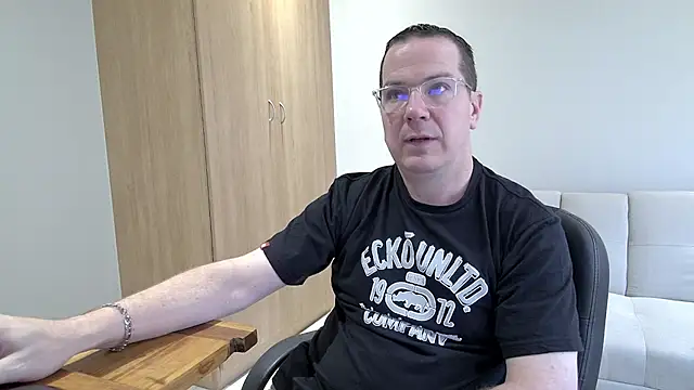 BrettJ81 online show from October 25, 11:12 am