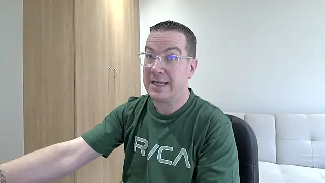 BrettJ81 online show from November 14, 2:18 pm