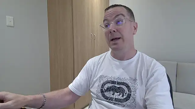 BrettJ81 online show from February 18, 2:47 pm