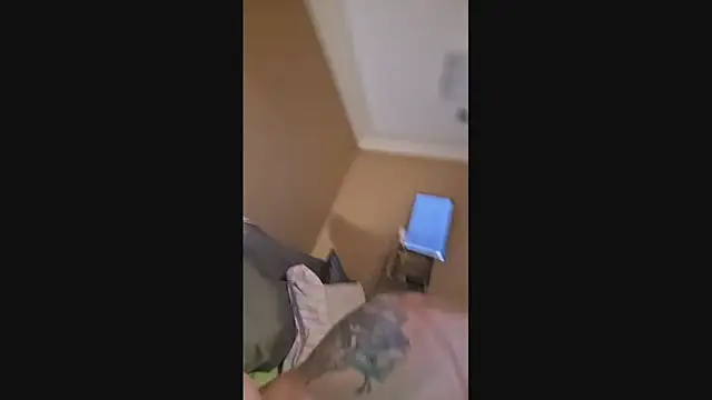 leahcimnikral online show from December 17, 8:32 am