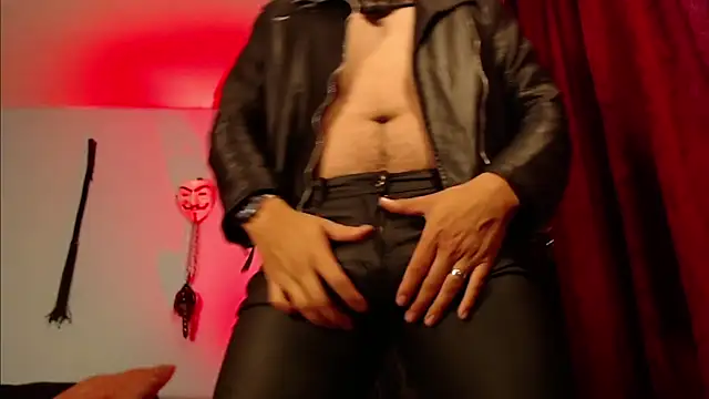 Snapshot of dom2travelersss chatting on September 10, 4:16 pm dom2travelersss online show from September 10, 4:16 pm