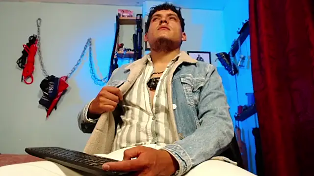 dom2travelersss online show from April 2, 12:13 pm