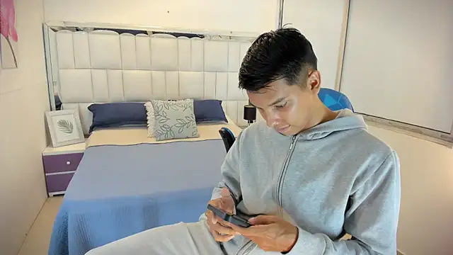 Edwin Blaz online show from October 9, 3:33 am